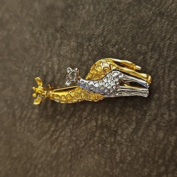 3/$30 Two-tone African Giraffe Mother and Baby Kidcore Brooch - Picture 2 of 4